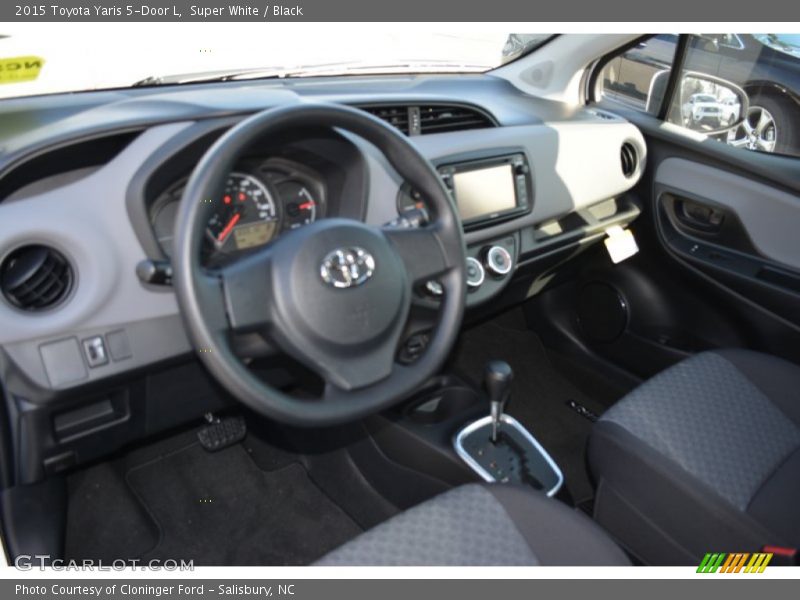 Super White / Black 2015 Toyota Yaris 5-Door L
