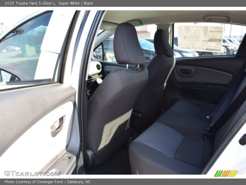 Super White / Black 2015 Toyota Yaris 5-Door L