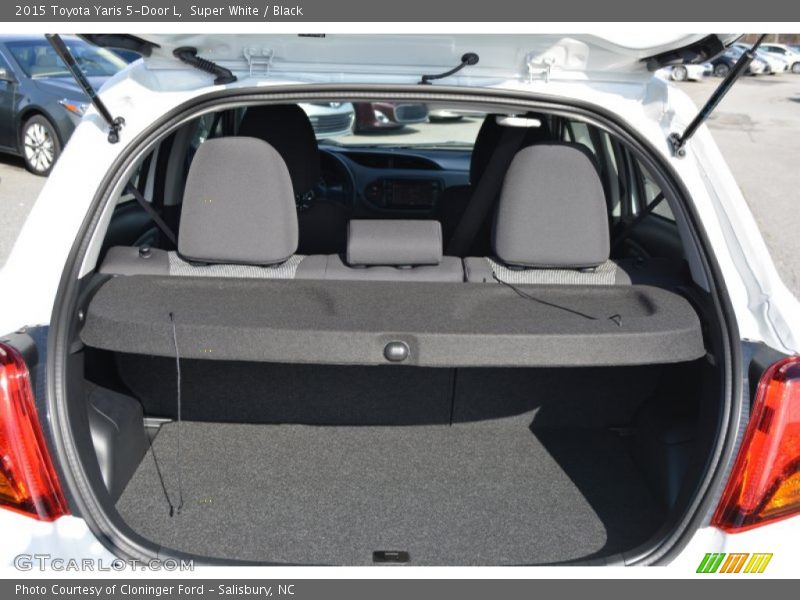 Super White / Black 2015 Toyota Yaris 5-Door L