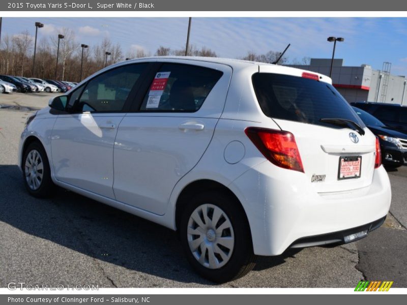Super White / Black 2015 Toyota Yaris 5-Door L