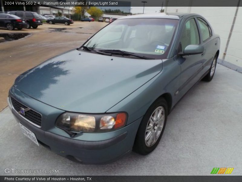 Front 3/4 View of 2004 S60 2.4
