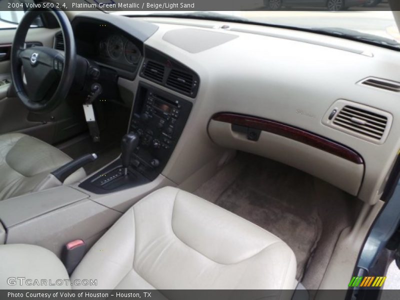 Dashboard of 2004 S60 2.4