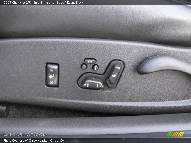 Smokin' Asphalt Black / Ebony Black 2005 Chevrolet SSR