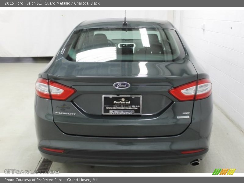 Guard Metallic / Charcoal Black 2015 Ford Fusion SE