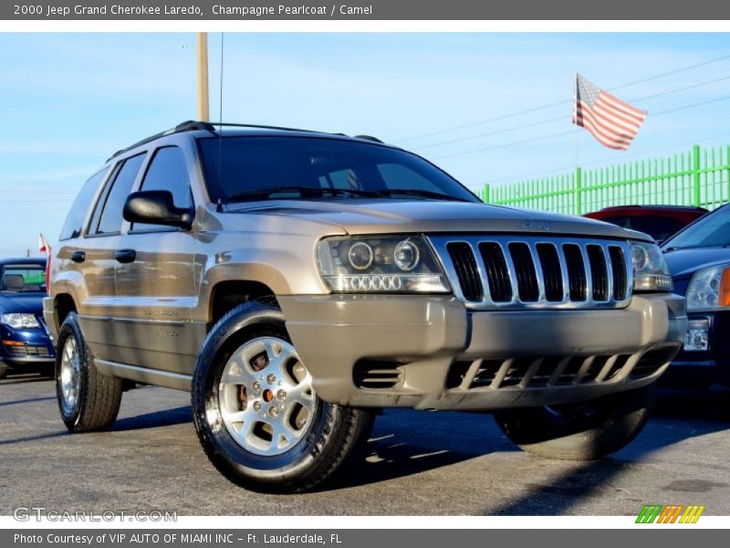 Champagne Pearlcoat / Camel 2000 Jeep Grand Cherokee Laredo