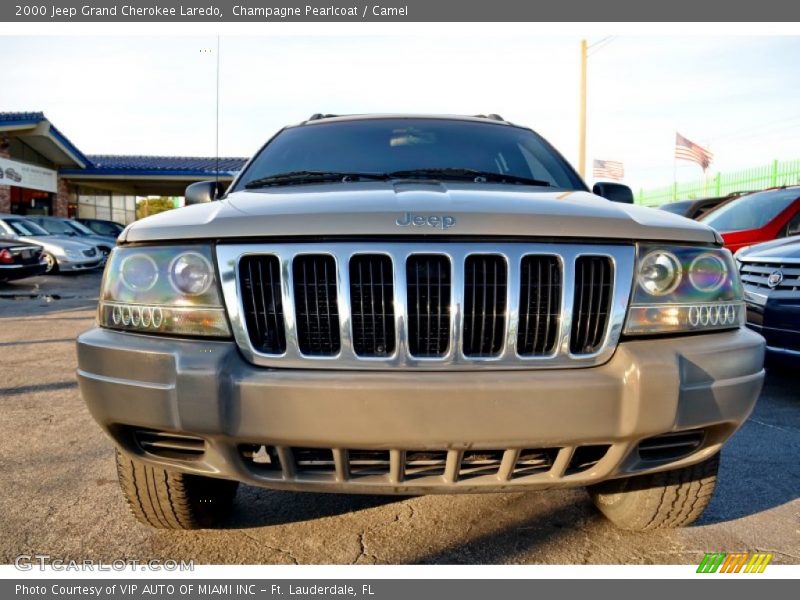 Champagne Pearlcoat / Camel 2000 Jeep Grand Cherokee Laredo