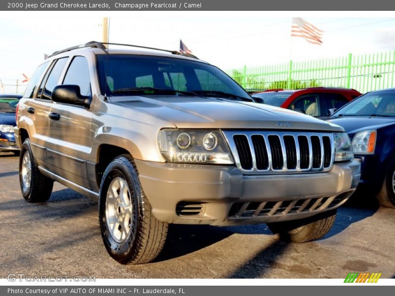 Champagne Pearlcoat / Camel 2000 Jeep Grand Cherokee Laredo