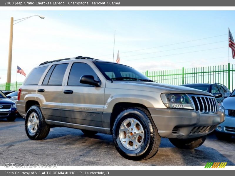 Champagne Pearlcoat / Camel 2000 Jeep Grand Cherokee Laredo