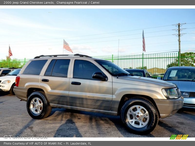 Champagne Pearlcoat / Camel 2000 Jeep Grand Cherokee Laredo