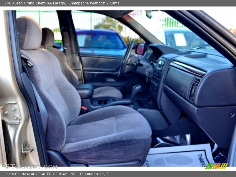 Champagne Pearlcoat / Camel 2000 Jeep Grand Cherokee Laredo