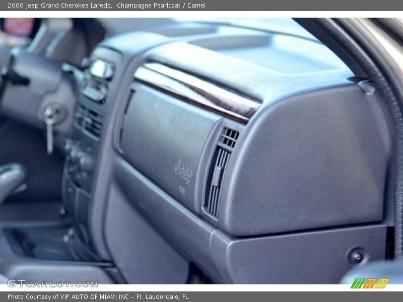 Champagne Pearlcoat / Camel 2000 Jeep Grand Cherokee Laredo