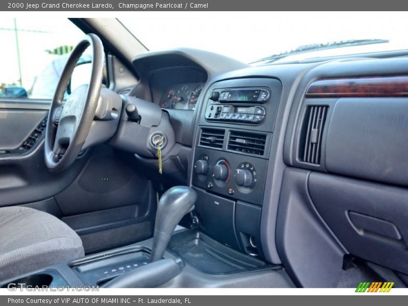 Champagne Pearlcoat / Camel 2000 Jeep Grand Cherokee Laredo