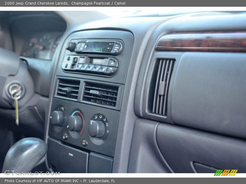 Champagne Pearlcoat / Camel 2000 Jeep Grand Cherokee Laredo