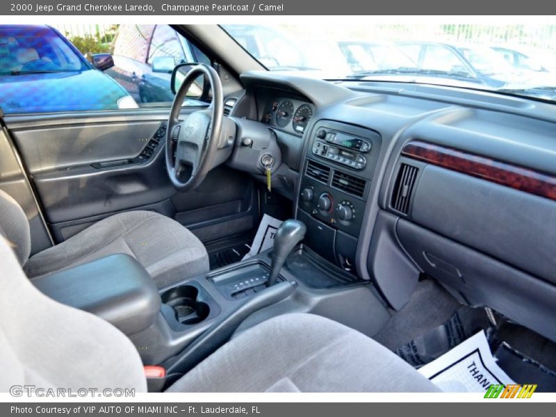 Champagne Pearlcoat / Camel 2000 Jeep Grand Cherokee Laredo