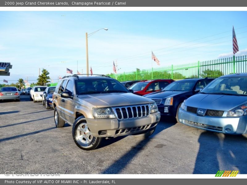 Champagne Pearlcoat / Camel 2000 Jeep Grand Cherokee Laredo
