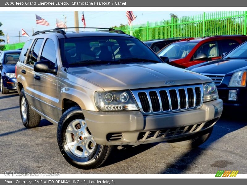 Champagne Pearlcoat / Camel 2000 Jeep Grand Cherokee Laredo