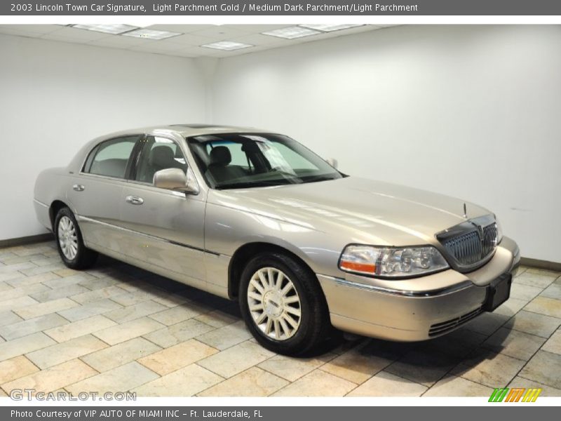 Light Parchment Gold / Medium Dark Parchment/Light Parchment 2003 Lincoln Town Car Signature