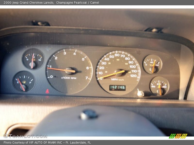 Champagne Pearlcoat / Camel 2000 Jeep Grand Cherokee Laredo