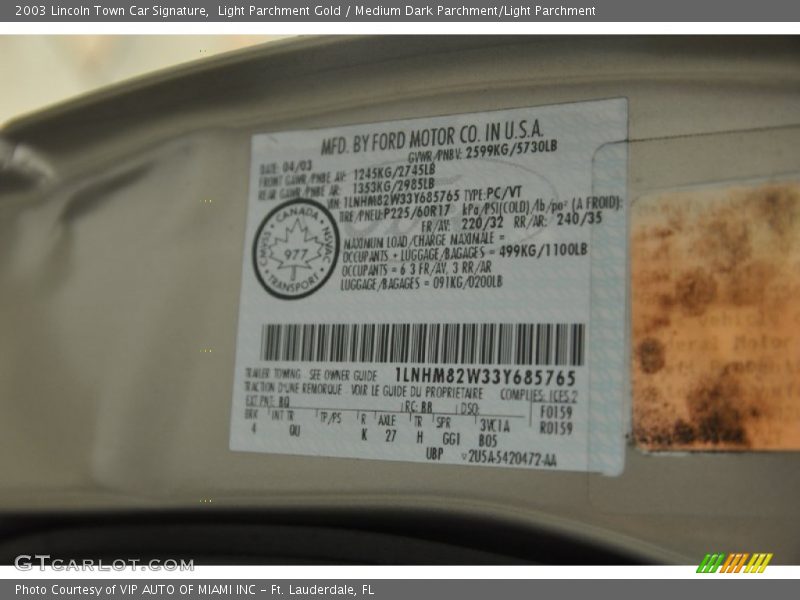 Light Parchment Gold / Medium Dark Parchment/Light Parchment 2003 Lincoln Town Car Signature