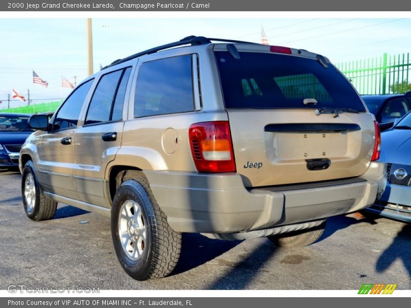 Champagne Pearlcoat / Camel 2000 Jeep Grand Cherokee Laredo