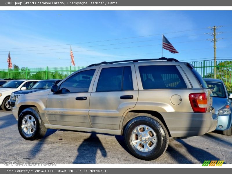 Champagne Pearlcoat / Camel 2000 Jeep Grand Cherokee Laredo