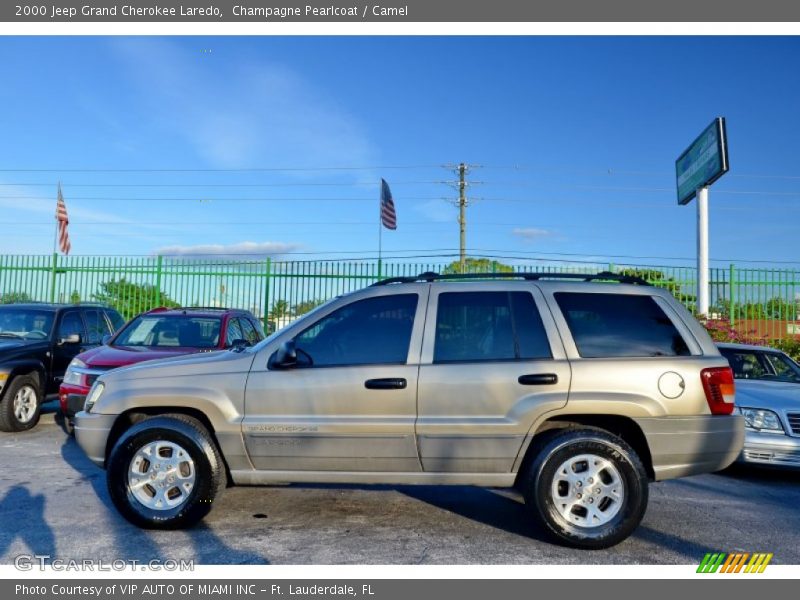 Champagne Pearlcoat / Camel 2000 Jeep Grand Cherokee Laredo