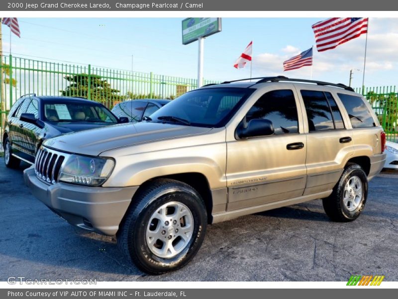 Champagne Pearlcoat / Camel 2000 Jeep Grand Cherokee Laredo