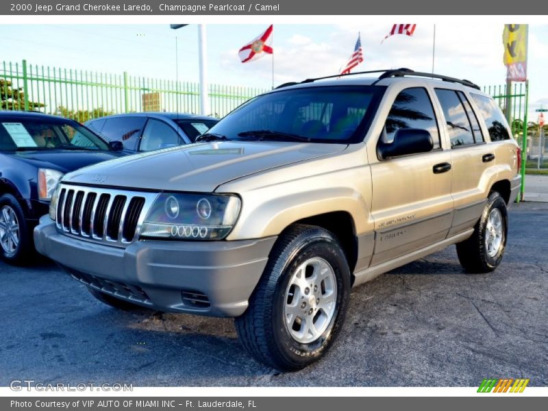 Champagne Pearlcoat / Camel 2000 Jeep Grand Cherokee Laredo