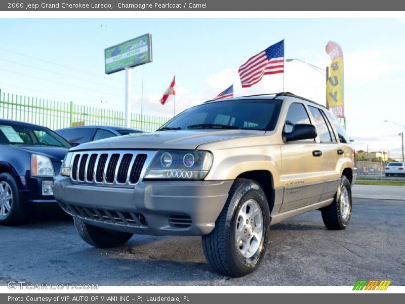 Champagne Pearlcoat / Camel 2000 Jeep Grand Cherokee Laredo