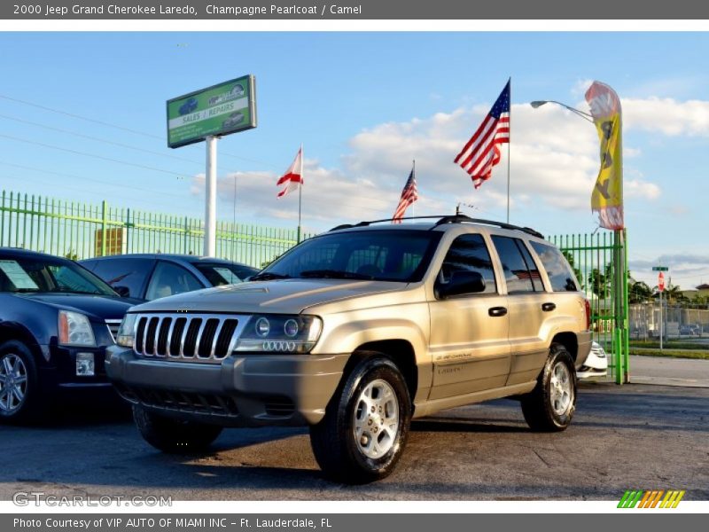 Champagne Pearlcoat / Camel 2000 Jeep Grand Cherokee Laredo