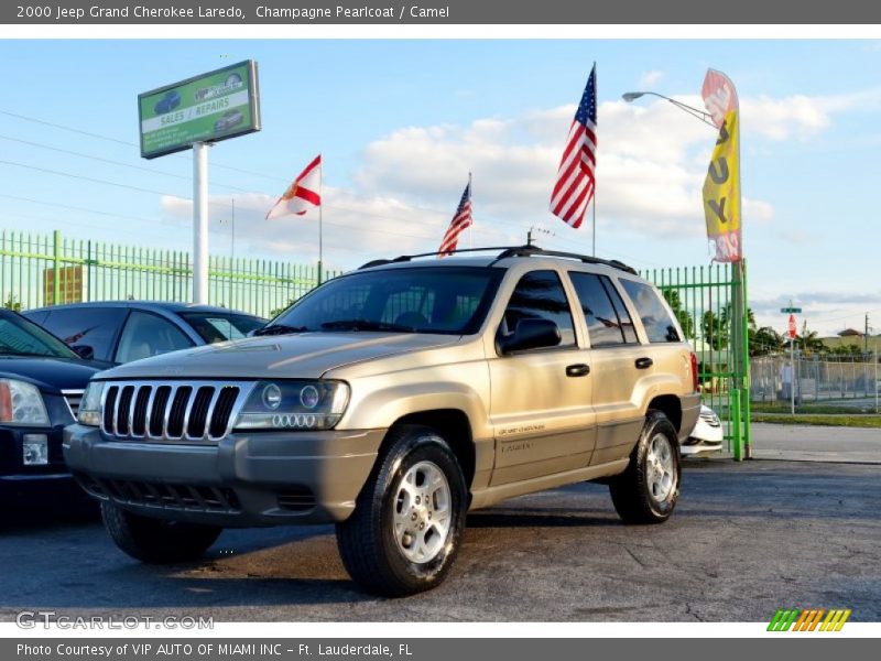 Champagne Pearlcoat / Camel 2000 Jeep Grand Cherokee Laredo