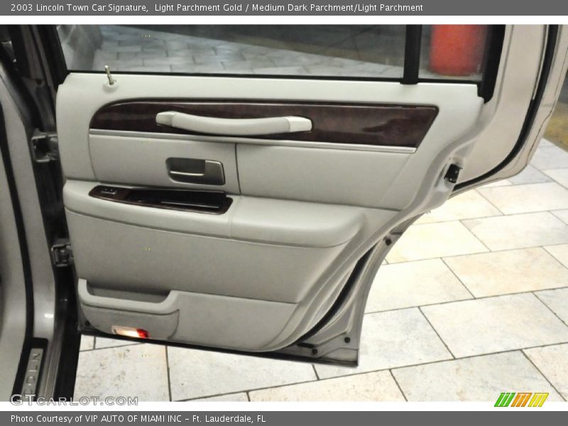 Light Parchment Gold / Medium Dark Parchment/Light Parchment 2003 Lincoln Town Car Signature