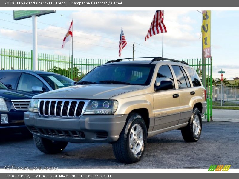 Champagne Pearlcoat / Camel 2000 Jeep Grand Cherokee Laredo