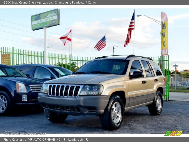 Champagne Pearlcoat / Camel 2000 Jeep Grand Cherokee Laredo
