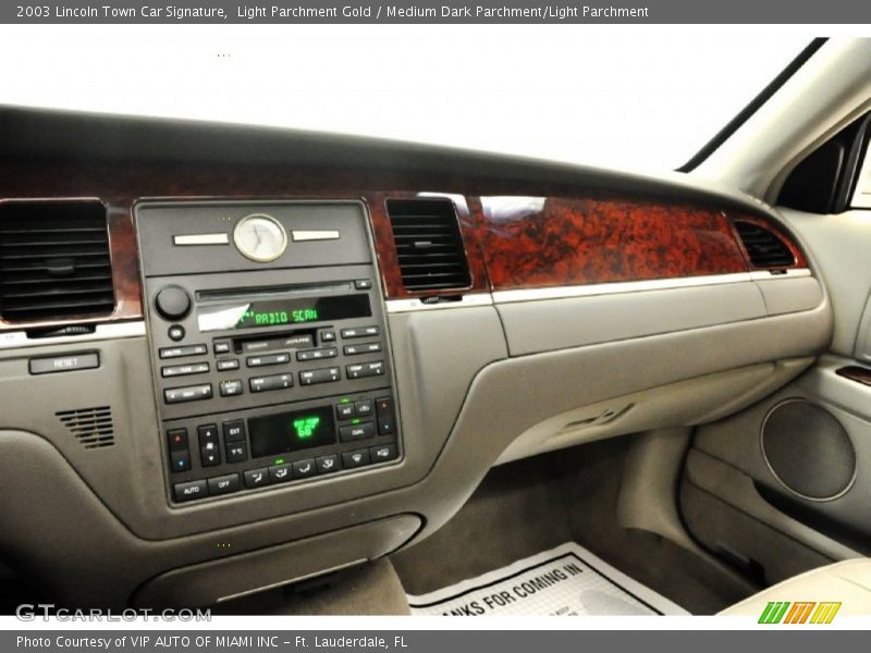 Light Parchment Gold / Medium Dark Parchment/Light Parchment 2003 Lincoln Town Car Signature