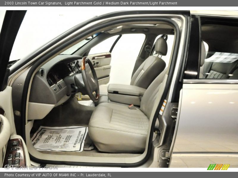 Light Parchment Gold / Medium Dark Parchment/Light Parchment 2003 Lincoln Town Car Signature