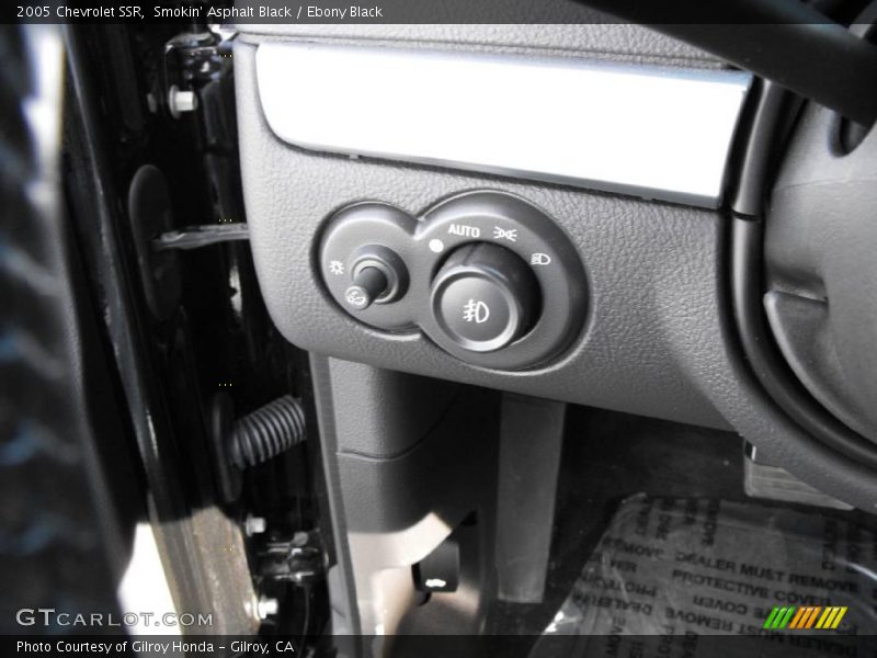 Smokin' Asphalt Black / Ebony Black 2005 Chevrolet SSR