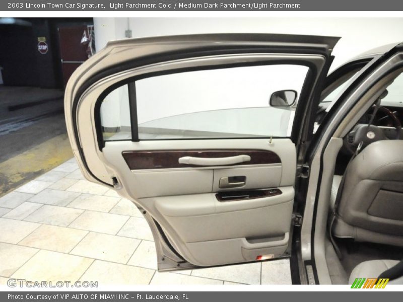 Light Parchment Gold / Medium Dark Parchment/Light Parchment 2003 Lincoln Town Car Signature