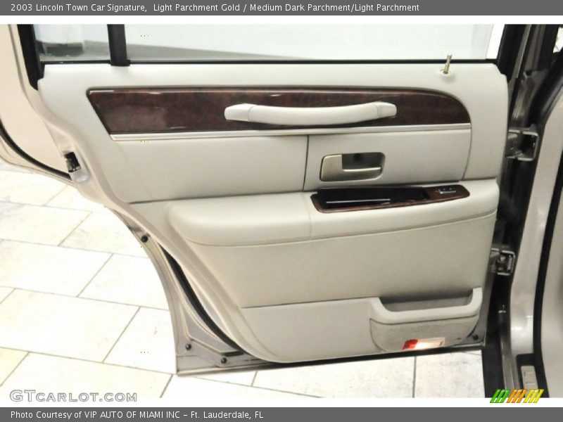 Light Parchment Gold / Medium Dark Parchment/Light Parchment 2003 Lincoln Town Car Signature