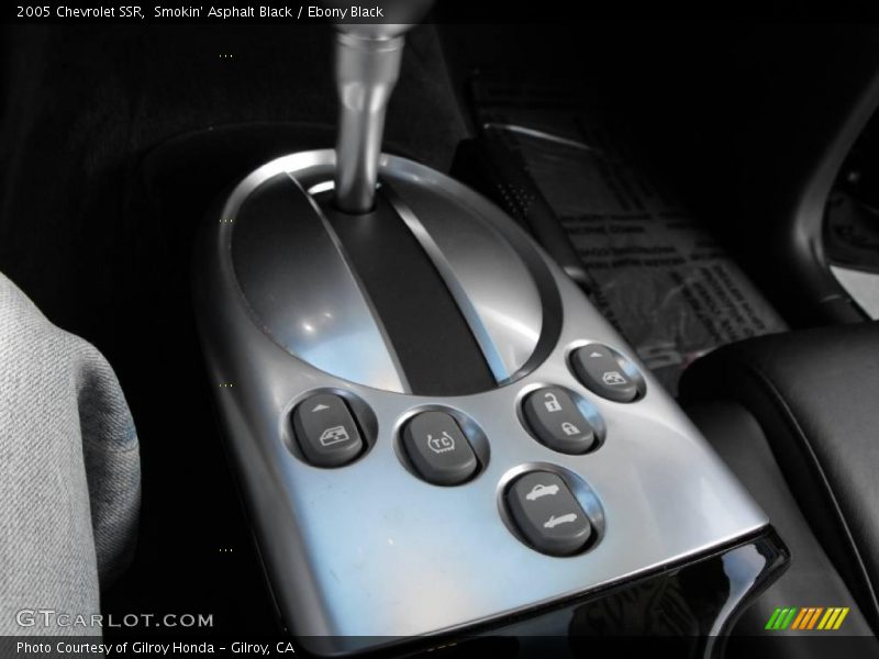 Smokin' Asphalt Black / Ebony Black 2005 Chevrolet SSR