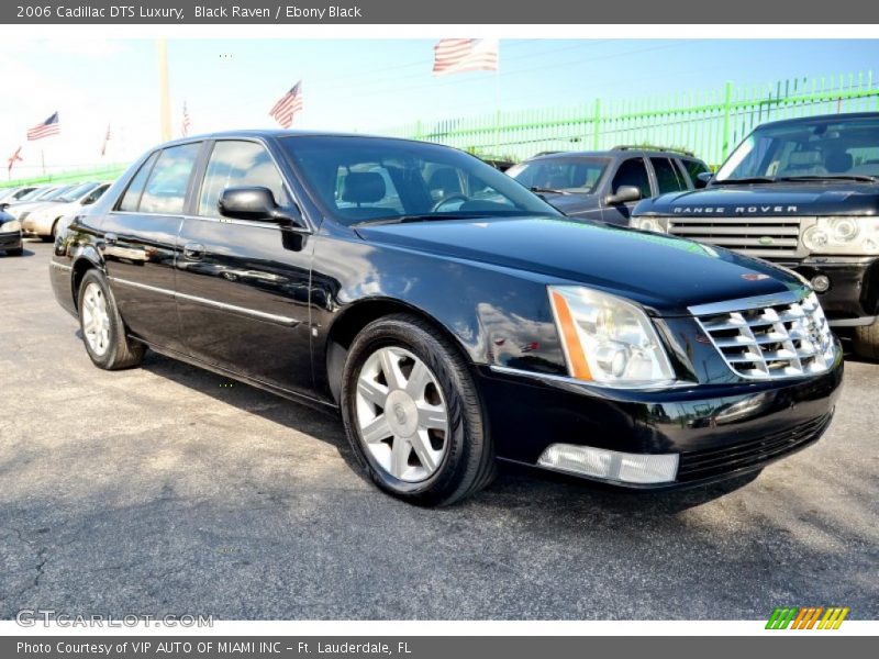Front 3/4 View of 2006 DTS Luxury
