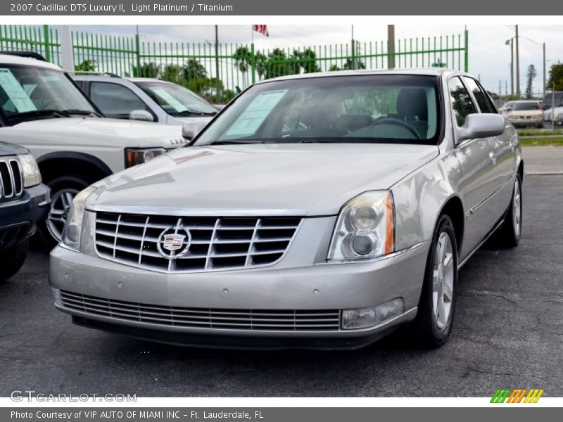 Light Platinum / Titanium 2007 Cadillac DTS Luxury II