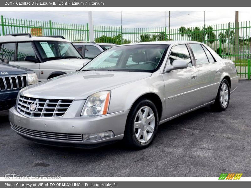 Light Platinum / Titanium 2007 Cadillac DTS Luxury II