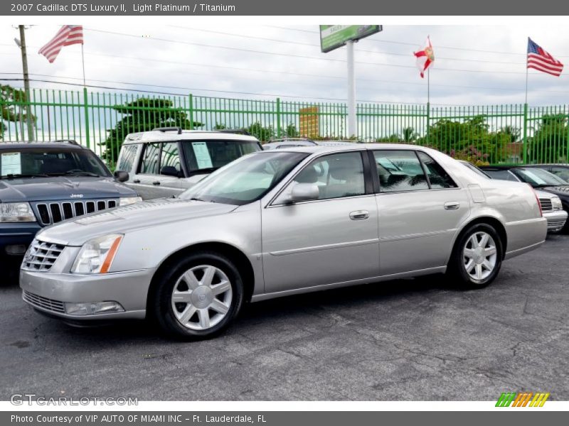 Light Platinum / Titanium 2007 Cadillac DTS Luxury II