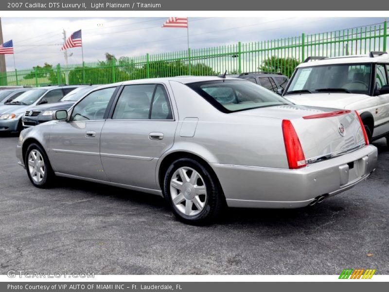 Light Platinum / Titanium 2007 Cadillac DTS Luxury II
