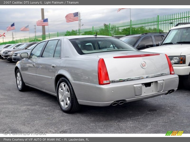 Light Platinum / Titanium 2007 Cadillac DTS Luxury II