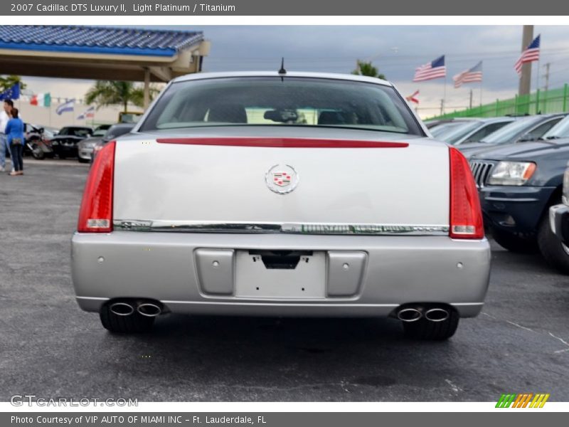 Light Platinum / Titanium 2007 Cadillac DTS Luxury II