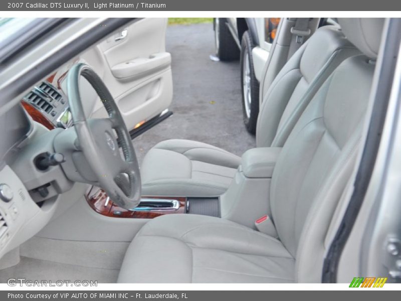 Light Platinum / Titanium 2007 Cadillac DTS Luxury II