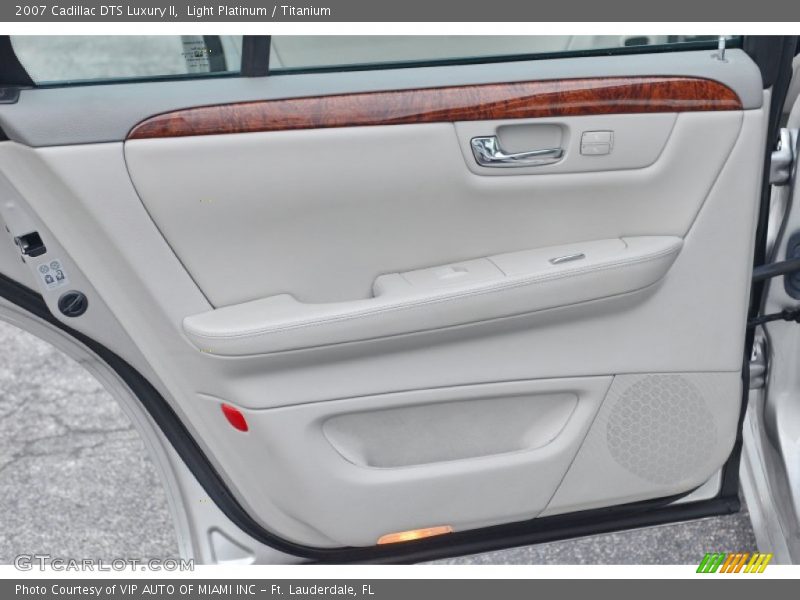 Door Panel of 2007 DTS Luxury II