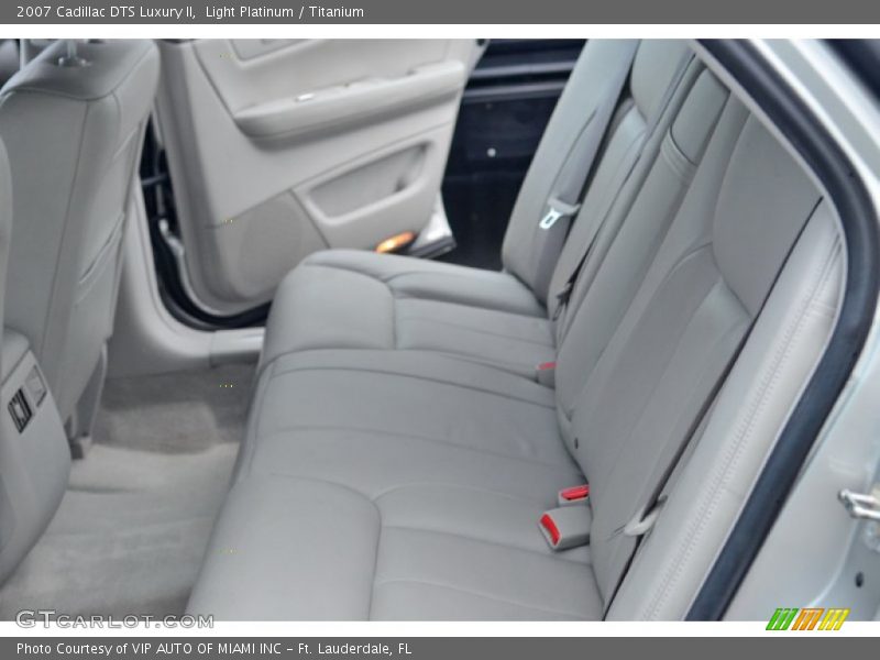 Light Platinum / Titanium 2007 Cadillac DTS Luxury II